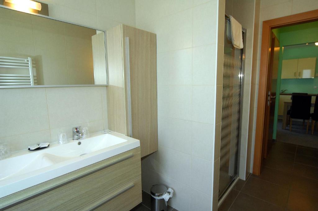 Hotel Aux Beaux Rivages En Gaume Lacuisine Chambre photo